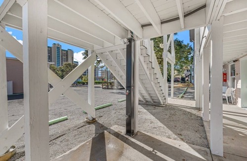Windy Hill Apartment | TreeHouse Lodge*Walk to Beach*Pet-Friendly (#105)