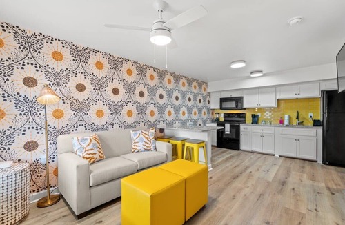 Windy Hill Apartment | TreeHouse Lodge, Walk to Beach, Pet-Friendly 304