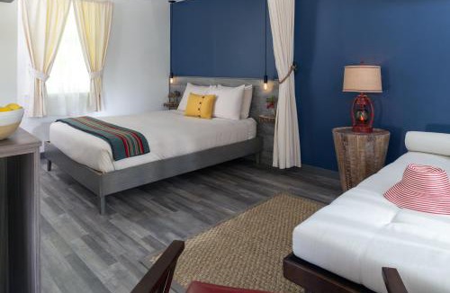 Woods Hole Hotel | Treehouse Lodge