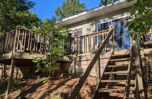Au Train House | Treehouse on the river.