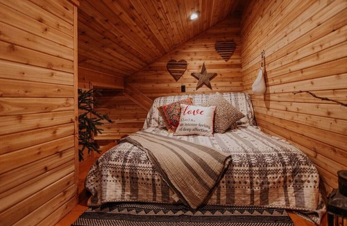 Port Angeles House | Treehouse over the water - Eagle's Nest
