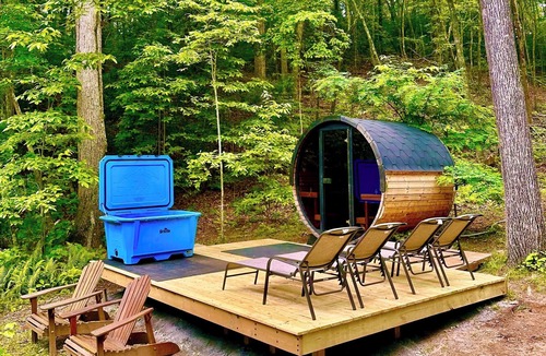 Copperhill Cabin | Treehouse Resort ~Dog Friendly~18-hole disc golf