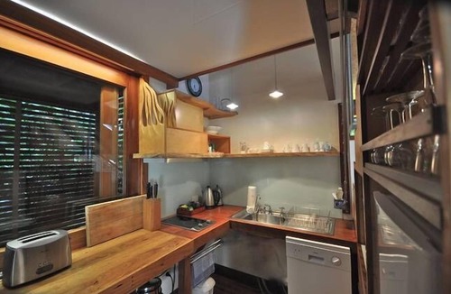 Byron Bay Cottage | Treehouse Studio at the fabulous Wategos Beach