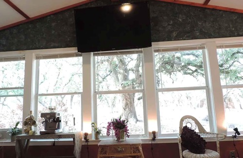 Boerne Cabin | TreeHouse Suite @ HomeAway Ranch