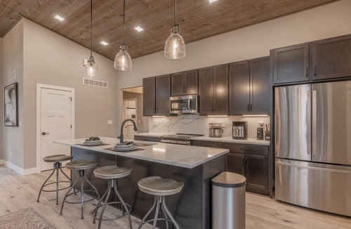 Innsbrook Cabin | Treehouse Summit by Innsbrook Vacations!