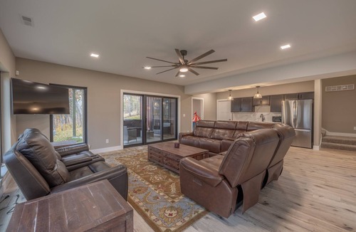 Innsbrook Cabin | Treehouse Summit by Innsbrook Vacations!