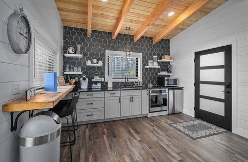 Treloar Cabin | Treehouse - Sunrise