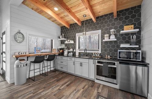 Treloar Cabin | Treehouse - Sunrise