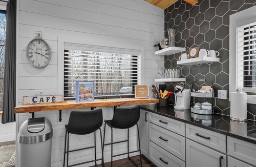 Treloar Cabin | Treehouse - Sunrise