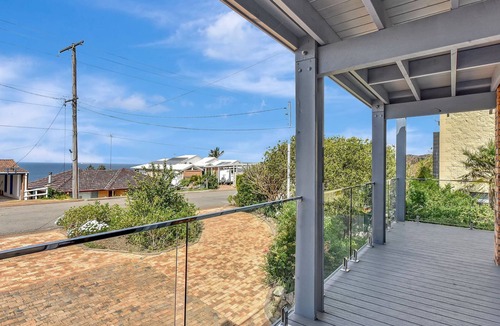 Caves Beach House | Treehouse Waterview at Caves Beach!