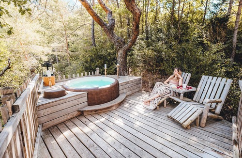 Serres Cabin | Treehouse with private Jacuzzi - Bois d'Arambe