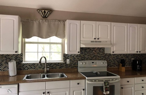 Pottsboro House | TREES AND DECKS AND TOTALLY UPDATED 2 BEDROOM COTTAGE