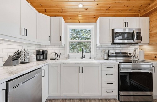 Smiths Corner House | Treeside Retreat with Hot tub