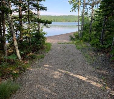 Smiths Corner House | Treeside Retreat with Hot tub