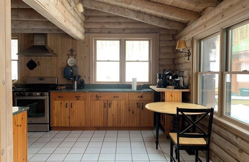 Tyringham House | Treetop Hideaway in Tyringham