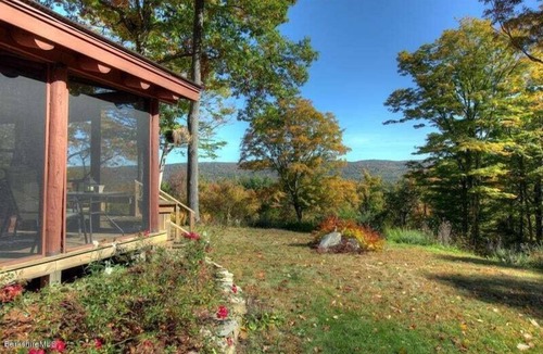 Tyringham House | Treetop Hideaway in Tyringham