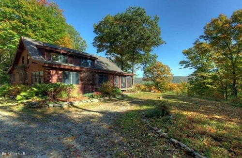 Tyringham House | Treetop Hideaway in Tyringham