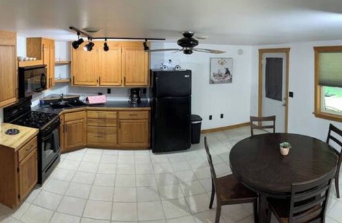 Cobden House | Treetop Hideaway Near Wineries & Giant City = Peaceful + Private