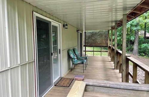 Cobden House | Treetop Hideaway Near Wineries & Giant City = Peaceful + Private