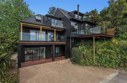 Ohope House | Treetop Hideaway - Ohope Holiday home