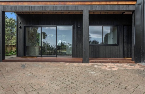 Ohope House | Treetop Hideaway - Ohope Holiday home