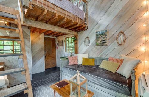 Flintstone House | Treetop Hideaways: Luna Loft Treehouse