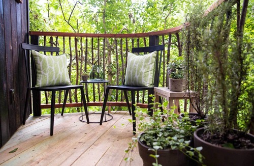 Flintstone House | Treetop Hideaways: The Elements Treehouse