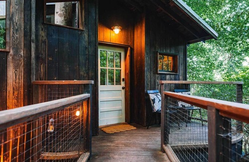 Flintstone House | Treetop Hideaways: The Elements Treehouse