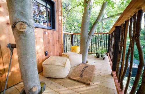 Flintstone Ski Chalet | Treetop Hideaways: The Elements Treehouse