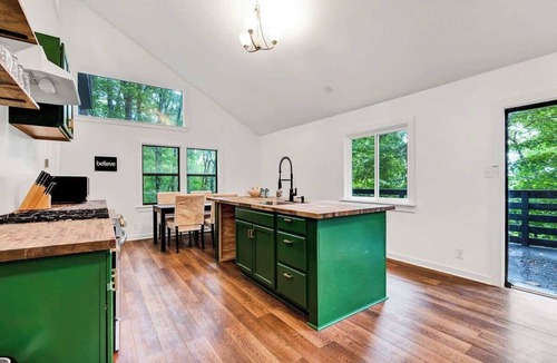 Sewanee House | Treetop Mountain Retreat Near Sewanee | Sleeps 6