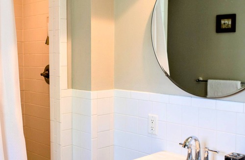 North University Apartment | Treetop Studio in North University