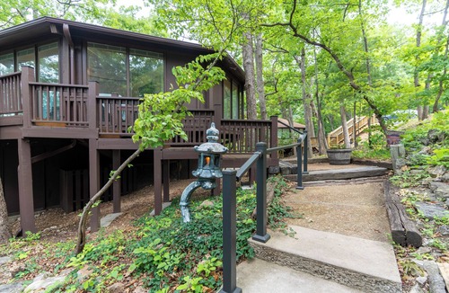 Village of Four Seasons Cottage | Treetop Village 14. Pet-friendly; Pool & Slips steps away; Sleeps 10