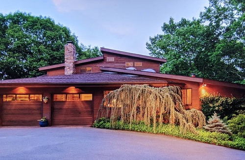 Guilford House | TREETOPS! A Reunion/Retreat/Event estate! JULY OPENINGS Seasonal POOL! Sleeps 12