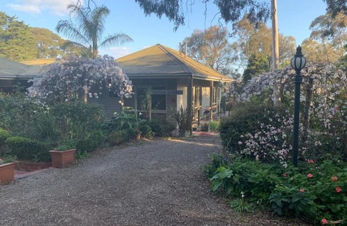 Blackburn Bed & Breakfast | Treetops Bed & Breakfast