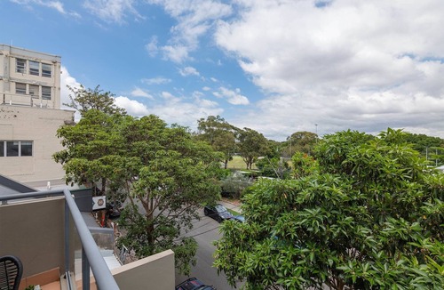Camperdown Apartment | Treetops Camperdown, Inner City Bliss w Parking