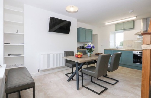 Menai Bridge Cottage | TREFOR GANOL, pet friendly, with open fire in Pentraeth