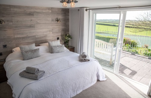 Helston Bed & Breakfast | Tregaddra Farmhouse B&B
