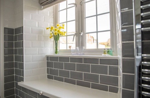 Helston Bed & Breakfast | Tregaddra Farmhouse B&B