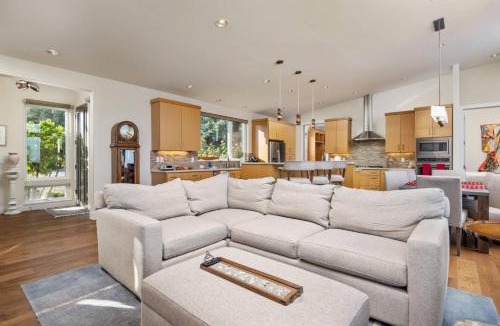 Dundee House | Trellis at Baptista Maresh Vineyard