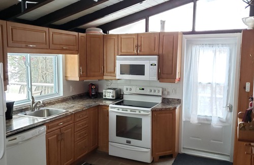 Mont-Tremblant Ski Chalet | Tremblant Lakeside Cottage with Hot Tub