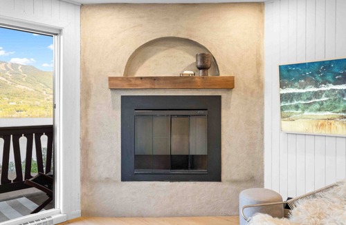Mont-Tremblant House | Tremblant Lakeview Retreat w/Balcony & Fireplace