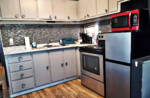 Bombay Beach Cottage | Tremendous 2-bedroom cottage with AC in charming Bombay