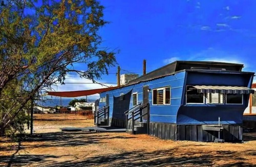 Bombay Beach Cottage | Tremendous 2-bedroom cottage with AC in charming Bombay