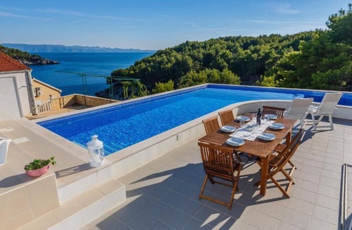 Cove Osibova (Milna) Villa | Tremendous 3-bedroom Villa Casabianca with AC in charming Milna