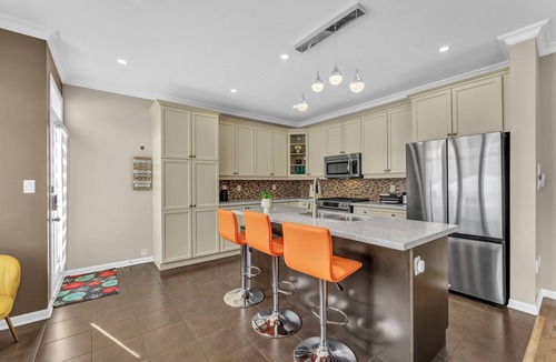 Milton House | Tremendous 4-bedroom house with AC in charming Milton