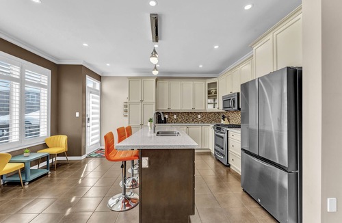Milton House | Tremendous 4-bedroom house with AC in charming Milton
