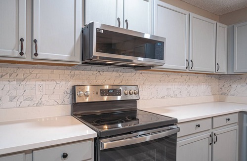 Schertz House | Tremendous 4-bedroom Serene Escape in Schertz, San Antonio and NB