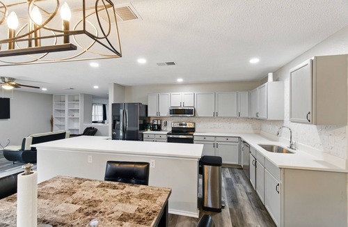 Schertz House | Tremendous 4-bedroom Serene Escape in Schertz, San Antonio and NB