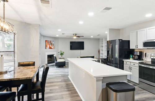 Schertz House | Tremendous 4-bedroom Serene Escape in Schertz, San Antonio and NB