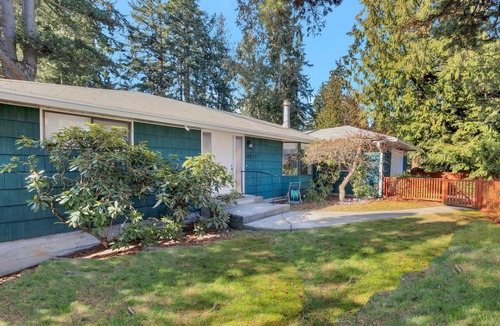 Meridian Park House | Tremendous 4-bedroom Forest Retreat with Firepit, BBQ